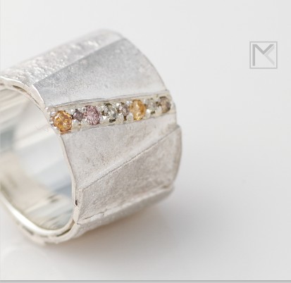 Silberring-Unikat mit natuerlichen farbigen Diamanten im Brillantschliff Benno Werth